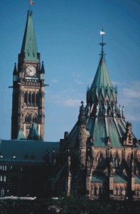 La Tour de la Paix et la Bibliothèque Parlementaire à Ottawa.